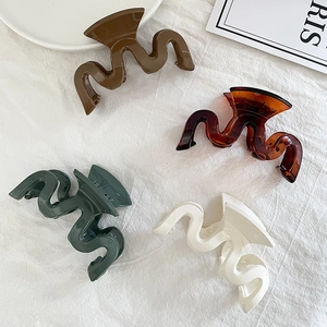 Geometric Wave Hair Claw Plastic Shark Clip Large W Shape Hair Jaw Clamp Minimalist Hair Accessories For Women Daily Use