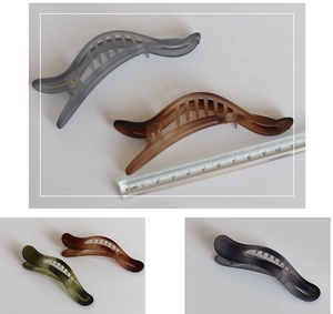 Détail d'une pince à cheveux mate de 11,5 cm avec règle de mesure de référence