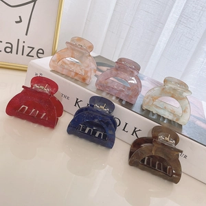 Vintage Acetate Marble Triangle Hair Claw Clip Hollow Geometric Shark Clip Elegant Hair Clamp For Women Girls Hair Accessories