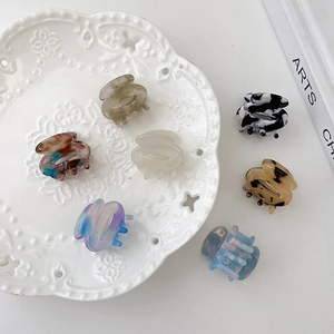 Mini Acetate Hair Claw Clip For Women Small Marble Tortoiseshell Shark Clip Minimalist Bangs Side Hair Grip Headwear Accessory