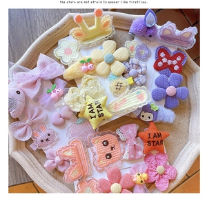 Ensemble détaillé de pinces à cheveux à fleurs et nœuds en tissu pour petites filles