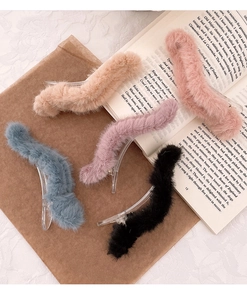 Lot de quatre barrettes à cheveux en peluche en forme de S, couleurs beige, bleu et rose