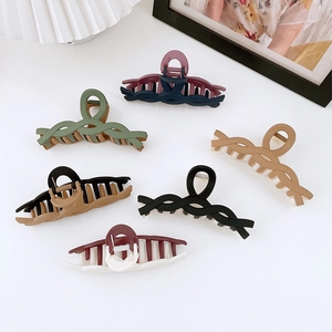 Matte Frosted Acrylic Hair Claw Clip Large Color Block Twisted Shark Clip For Women Thick Hair Styling Accessories