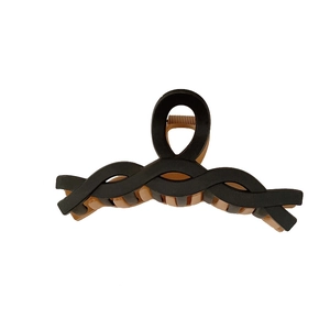 Large matte two-tone shark hair clip in black and caramel with wavy wave design