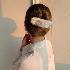 Pince à cheveux en peluche imitation fourrure avec motif vache pour coiffures d'hiver