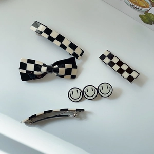 Set di 5 fermagli per capelli in bianco e nero con motivi a scacchi e faccine sorridenti