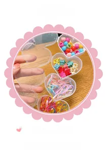 Set d'accessoires cheveux enfant avec barrettes et élastiques dans une boîte cœur