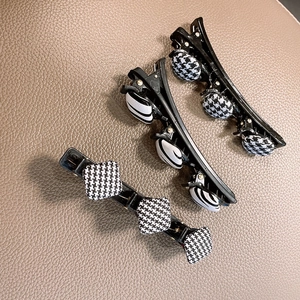 Set de barrettes rétro avec motif pied-de-poule et rayures en résine noir et blanc