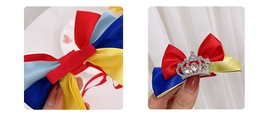 Detail der Prinzessinnen-Haarspange mit Schleife aus Satin in Rot Blau Gelb und Krone