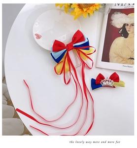 Detail von Schneewittchen-Stil Haarschleifen-Set mit langen Bändern und Kronen-Dekor