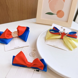Klassisches Schneewittchen-Stil Haarschleifen-Set mit Krone und Satinband für Mädchen