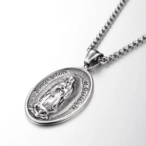 Collar con Colgante Ovalado de Relieve de la Virgen María de Acero de Titanio Vintage Joyería Religiosa Hip Hop para Hombres Mujeres