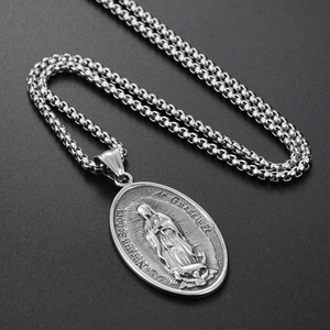 Collar hip hop de acero inoxidable con colgante de medallón ovalado de la Virgen María