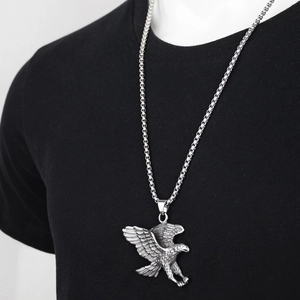 Κολιέ hip hop από ατσάλι τιτανίου με λεπτομερές μενταγιόν αετού σε αλυσίδα τύπου box