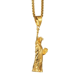 Collier Pendentif Statue de la Liberté en Acier Titane Plaqué Or Style Punk Hip Hop Bijoux de Mode pour Hommes Femmes Accessoire