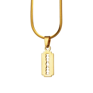 Collana hip-hop con ciondolo a lama di rasoio dorata e finitura lucida per uomo e donna