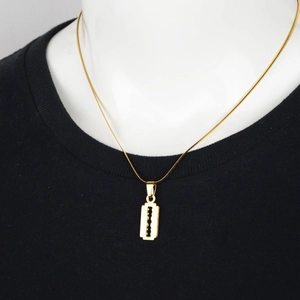 Collana hip hop con pendente a lama di rasoio dorata e catena serpente sottile