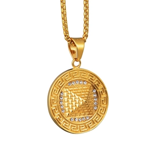 Collier pendentif pyramide avec zircons et motif grec classique en acier doré