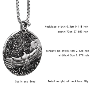 Détails du pendentif aigle en relief et dimensions de la chaîne en acier inoxydable