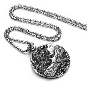 Collier avec pendentif aigle rond style hip hop street en acier inoxydable vintage