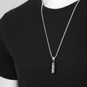 Collier unisexe avec pendentif mantra cylindrique en acier inoxydable argenté et chaîne