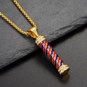 Detail der Barber Pole Halskette mit rot-blauem Spiralmuster und Zirkonia-Mikroeinlagen
