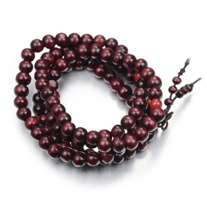 Bracciale multistrato in perle di legno marrone rossiccio con singola perla rossa