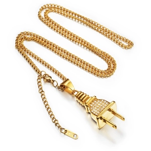 Collier Pendentif Prise de Courant Hip Hop en Acier Titane pour Hommes Femmes Or avec Strass Bijoux Style Urbain Accessoire