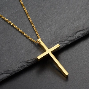 Collier pendentif croix minimaliste en acier titane doré avec finition géométrique 3D