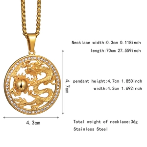 Detailansicht der goldenen Drachenkette mit Zirkonia-Steinen und robuster Edelstahl-Boxkette