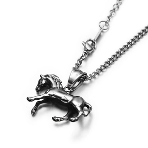 Collana hip hop in acciaio inossidabile argento con ciondolo a forma di cavallo al galoppo