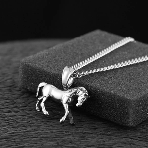 Collana con Pendente a Forma di Cavallo in Acciaio Inossidabile Retro Stile Hip Hop Gioielli Animali Argento per Uomo Donna