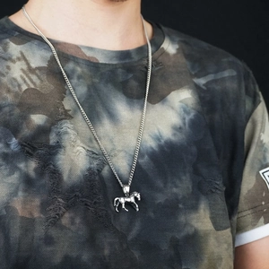 Collana hip hop in acciaio inossidabile argento con ciondolo a forma di cavallo al galoppo