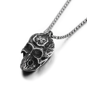 Collier tête de mort punk gothique en acier inoxydable avec pierre noire et flammes