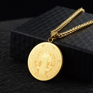 Collier Pendentif Médaille Saint Benoît Vintage Plaqué Or Acier Inoxydable Pièce Religieuse Amulette Hip Hop Punk Bijoux