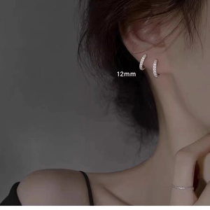 Minimalisti Orecchini a Cerchio Huggie in Rame Squisito Intarsio di Strass Piccola Fibbia Geometrica Regalo Donna