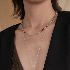 Mehrlagiges Halsketten-Set im Saturn-Design mit braunen Perlen und Silberketten