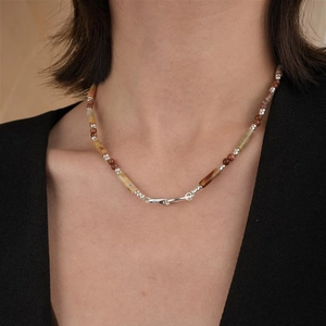 Lange Saturn-Halskette mit braunen Steinperlen und S925-Silberverschluss für Damen