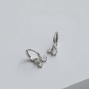 Créoles en argent sterling 925 polies avec cristaux de zircone suspendus élégants