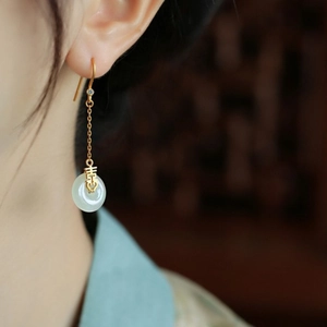 Boucles d'oreilles chinoises pendantes avec signe Xi doré et pendentif en jade