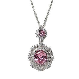 Lujoso collar de plata con colgante de piedra rosa ovalada y un brillante halo de circones