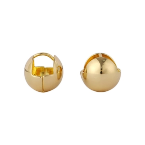 Boucles d'oreilles boules dorées polies avec une finition miroir minimaliste pour le quotidien