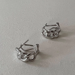 Boucles d'oreilles créoles minimalistes en maille gourmette argentée texturée