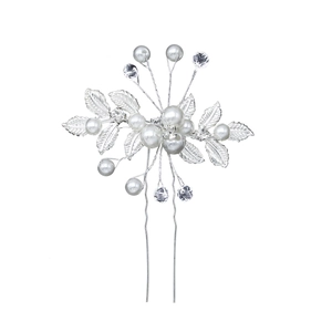 Vue détaillée de l'épingle à cheveux de mariée avec perles blanches et feuilles en argent