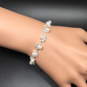 Elegante bracciale da sposa argento con strass scintillanti e perle bianche per matrimoni