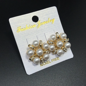 Boucles d'Oreilles Clous Fleur Künstliche Perle Élégantes en Alliage Doré Incrusté de Strass pour Femme Bijoux de Mariage