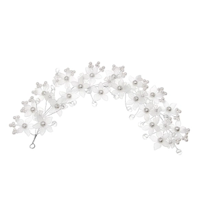 Vigne de cheveux de mariée faite main avec fleurs acryliques blanches et perles