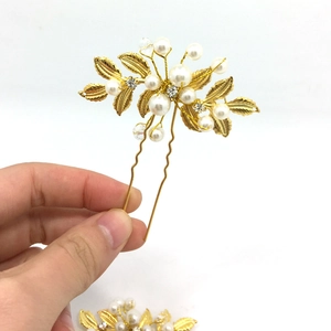 Détails de l'épingle à cheveux feuille d'olivier dorée avec perles et cristaux brillants