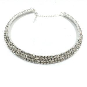 Collier ras du cou de mariée luxueux à plusieurs rangs avec strass étincelants et chaîne d'extension