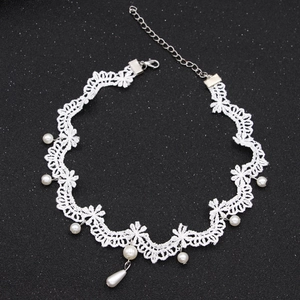 Collana girocollo in pizzo bianco floreale con ciondolo di perla e catena regolabile